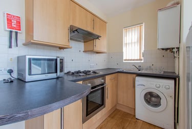 1 bed house, Newport Road, Roath, Cardiff, CF241AH - Image 2